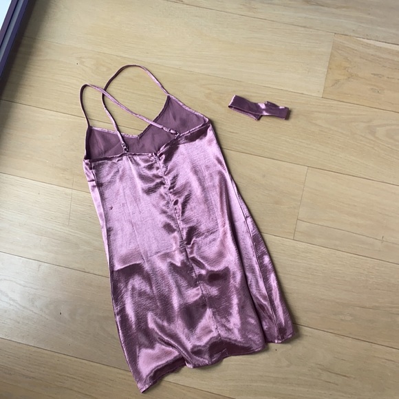 Silky Dress with choker - Picture 3 of 3